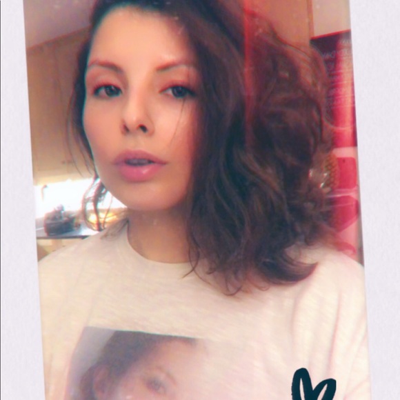 Meet your Posher, Sara - Picture 2 of 4